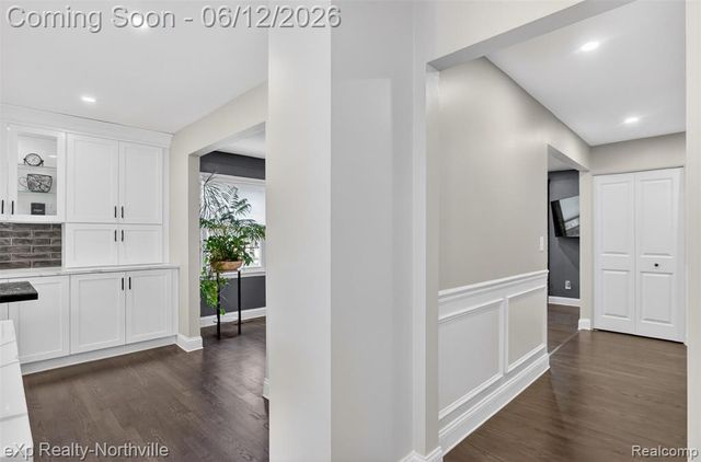 33083 Broadmoor Court, Livonia, MI 48154