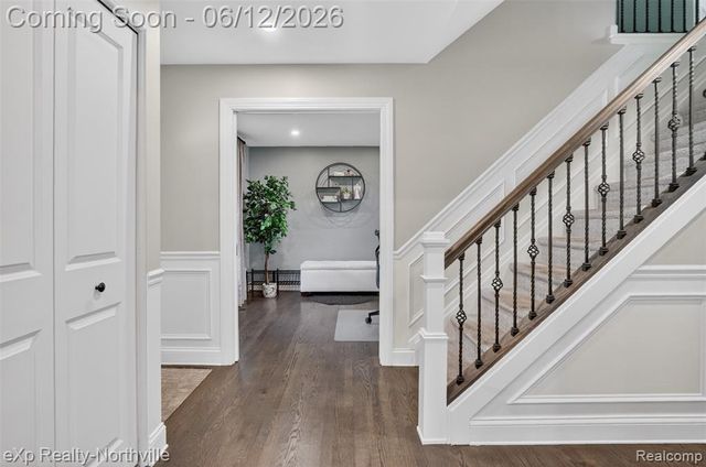 33083 Broadmoor Court, Livonia, MI 48154