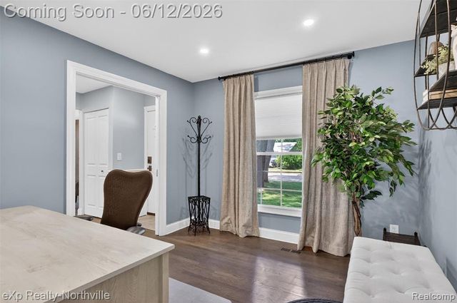 33083 Broadmoor Court, Livonia, MI 48154