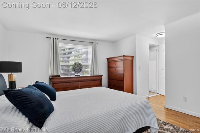 33083 Broadmoor Court, Livonia, MI 48154