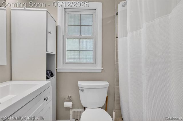 33083 Broadmoor Court, Livonia, MI 48154