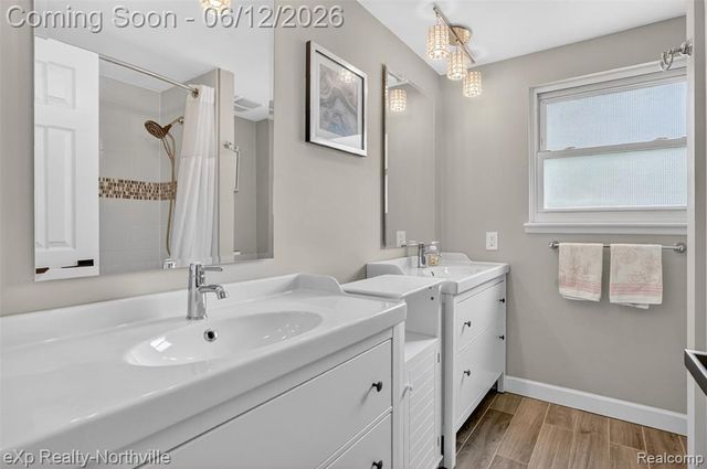 33083 Broadmoor Court, Livonia, MI 48154