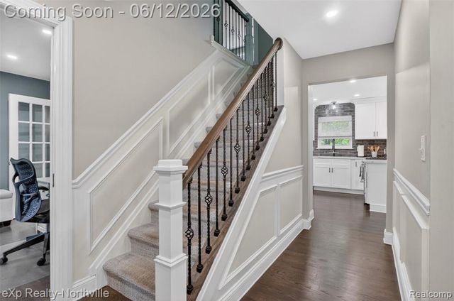 33083 Broadmoor Court, Livonia, MI 48154
