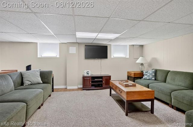 33083 Broadmoor Court, Livonia, MI 48154