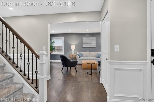 33083 Broadmoor Court, Livonia, MI 48154