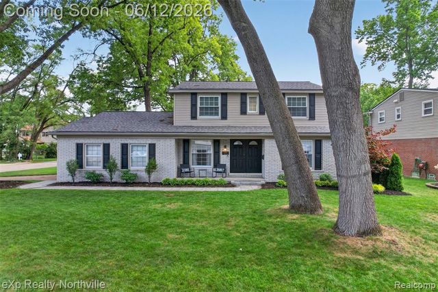 33083 Broadmoor Court, Livonia, MI 48154