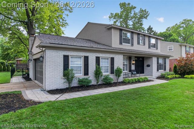 33083 Broadmoor Court, Livonia, MI 48154