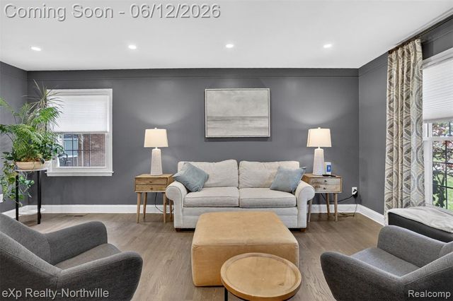 33083 Broadmoor Court, Livonia, MI 48154