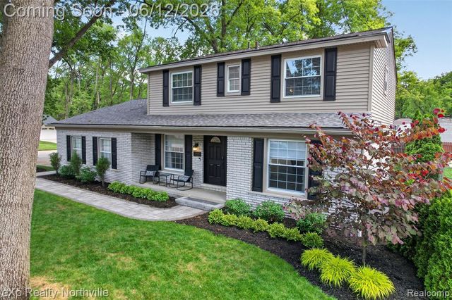 33083 Broadmoor Court, Livonia, MI 48154