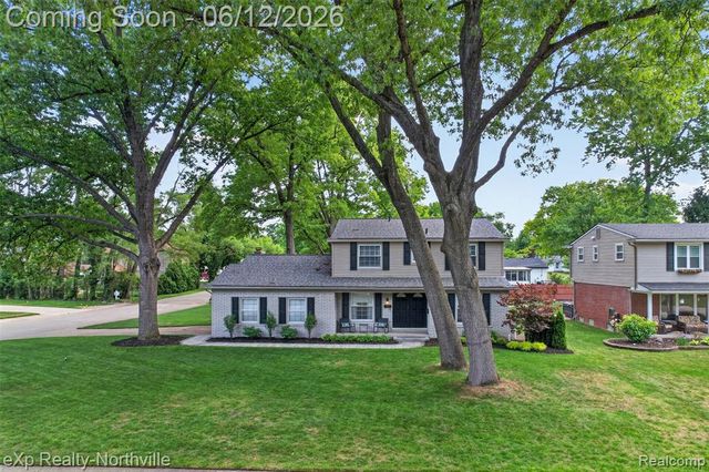 33083 Broadmoor Court, Livonia, MI 48154