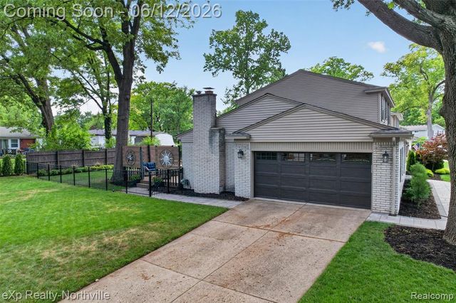 33083 Broadmoor Court, Livonia, MI 48154