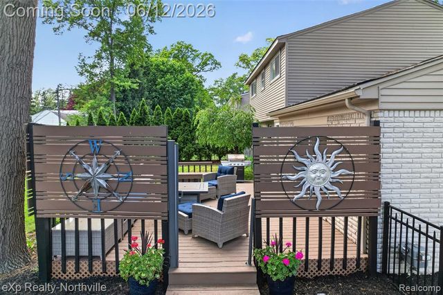33083 Broadmoor Court, Livonia, MI 48154