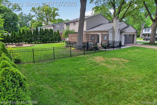 33083 Broadmoor Court, Livonia, MI 48154