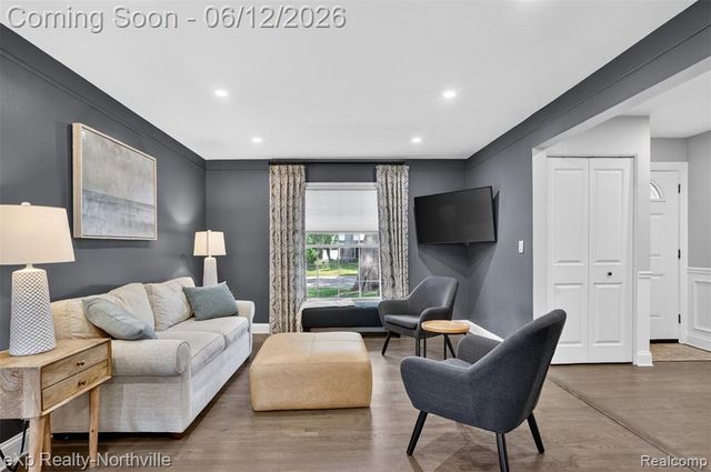 33083 Broadmoor Court, Livonia, MI 48154