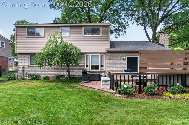 33083 Broadmoor Court, Livonia, MI 48154