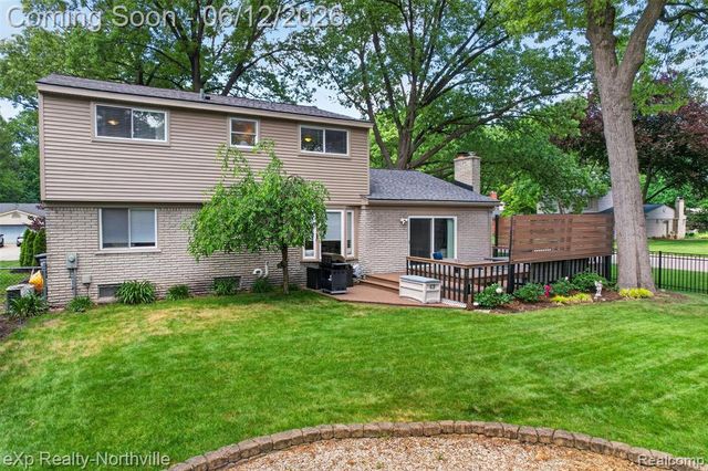 33083 Broadmoor Court, Livonia, MI 48154