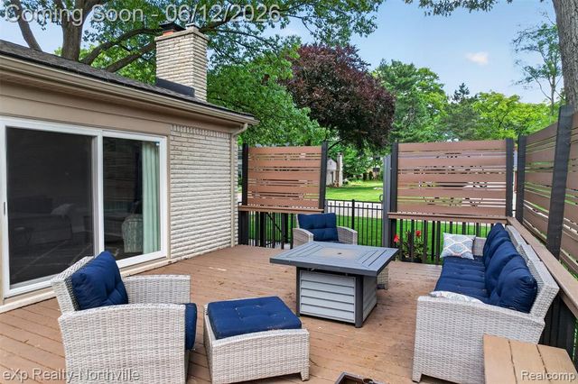 33083 Broadmoor Court, Livonia, MI 48154