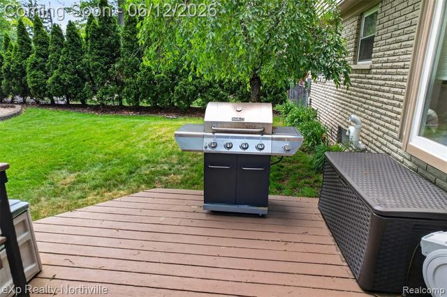 33083 Broadmoor Court, Livonia, MI 48154