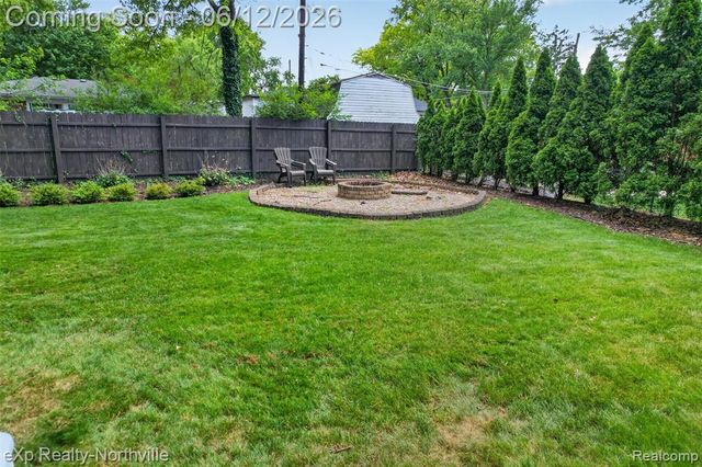 33083 Broadmoor Court, Livonia, MI 48154