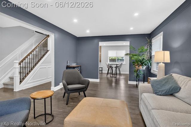 33083 Broadmoor Court, Livonia, MI 48154