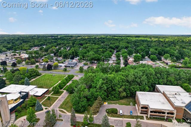33083 Broadmoor Court, Livonia, MI 48154