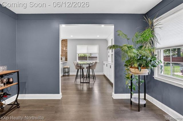 33083 Broadmoor Court, Livonia, MI 48154