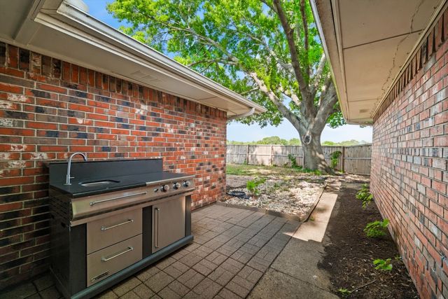 1012 Townsend Lane, Desoto, TX 75115