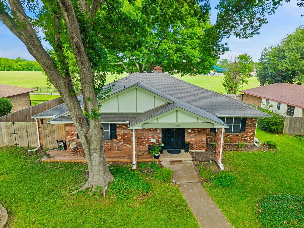 1012 Townsend Lane, Desoto, TX 75115