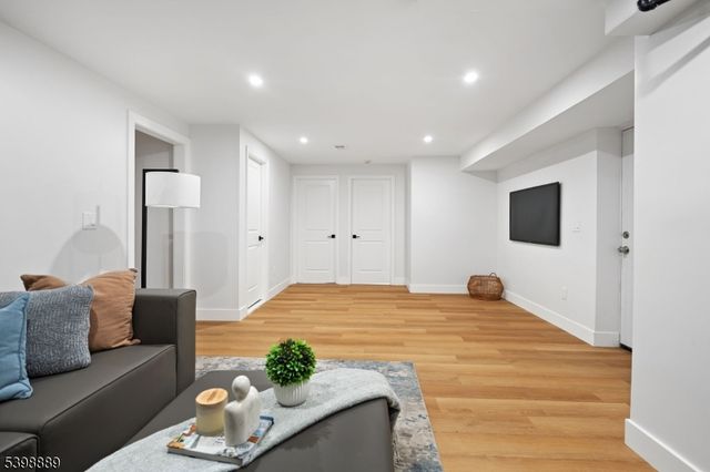 14 Willoughby St, Newark City, NJ 07112