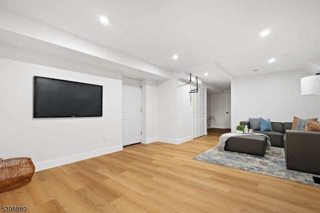 14 Willoughby St, Newark City, NJ 07112