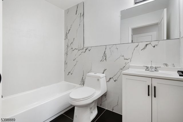 14 Willoughby St, Newark City, NJ 07112