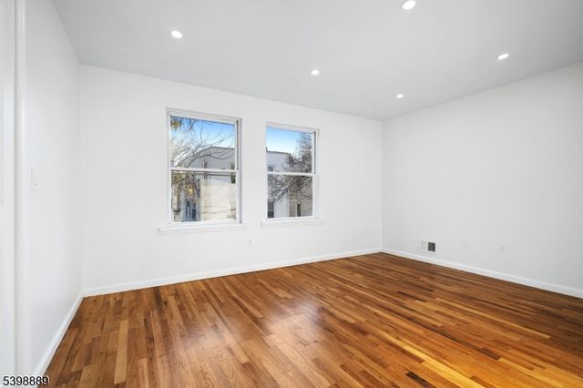 14 Willoughby St, Newark City, NJ 07112