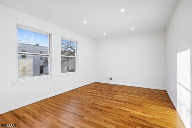 14 Willoughby St, Newark City, NJ 07112