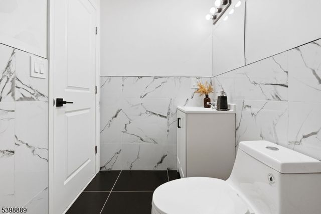 14 Willoughby St, Newark City, NJ 07112