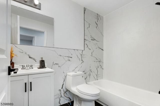 14 Willoughby St, Newark City, NJ 07112