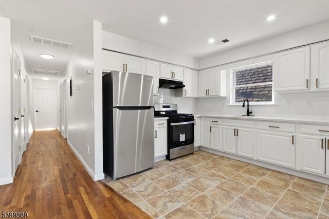 14 Willoughby St, Newark City, NJ 07112