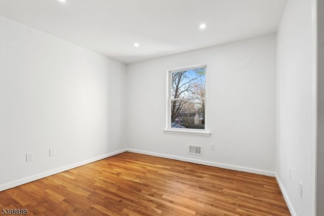 14 Willoughby St, Newark City, NJ 07112