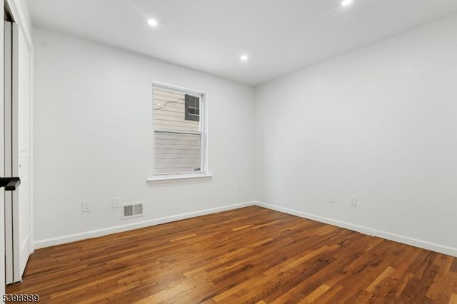 14 Willoughby St, Newark City, NJ 07112