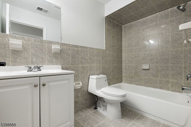 14 Willoughby St, Newark City, NJ 07112