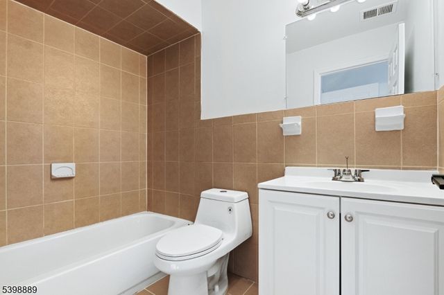 14 Willoughby St, Newark City, NJ 07112