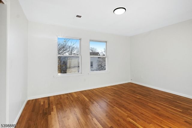 14 Willoughby St, Newark City, NJ 07112