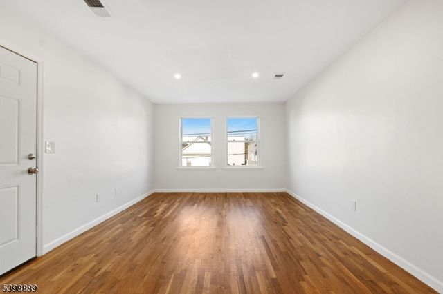 14 Willoughby St, Newark City, NJ 07112