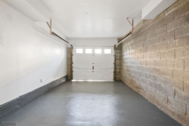 14 Willoughby St, Newark City, NJ 07112