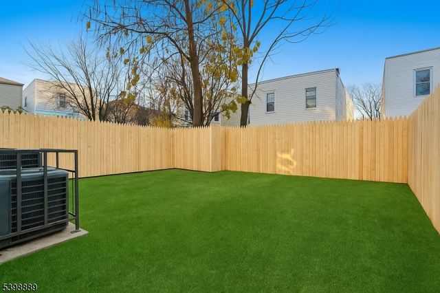 14 Willoughby St, Newark City, NJ 07112