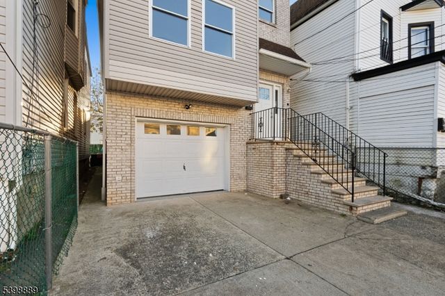 14 Willoughby St, Newark City, NJ 07112