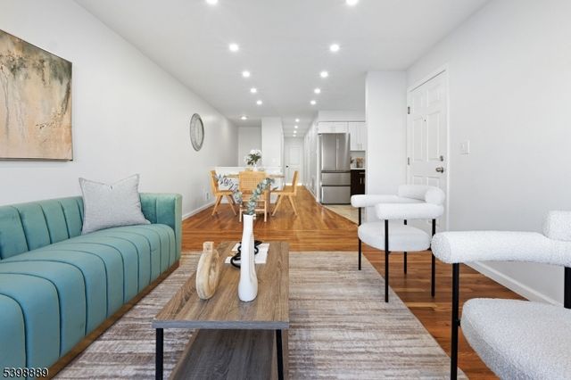 14 Willoughby St, Newark City, NJ 07112