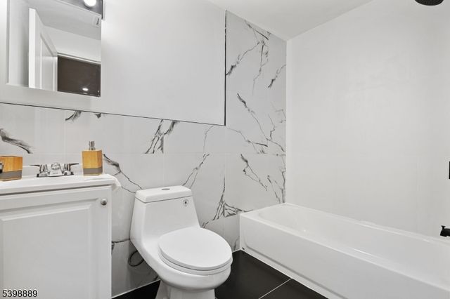 14 Willoughby St, Newark City, NJ 07112