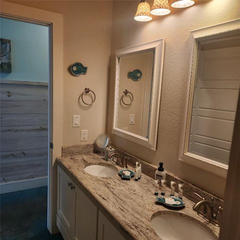 913 Banyan Beach Dr, Port Aransas, TX 78373