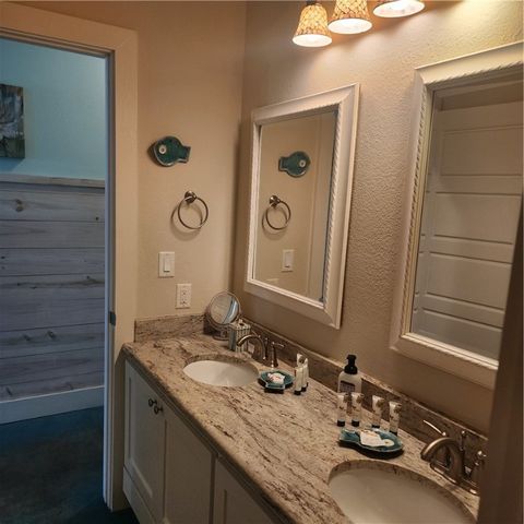 913 Banyan Beach Dr, Port Aransas, TX 78373