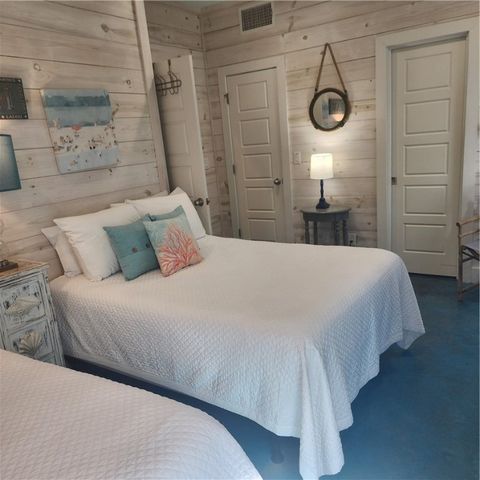 913 Banyan Beach Dr, Port Aransas, TX 78373